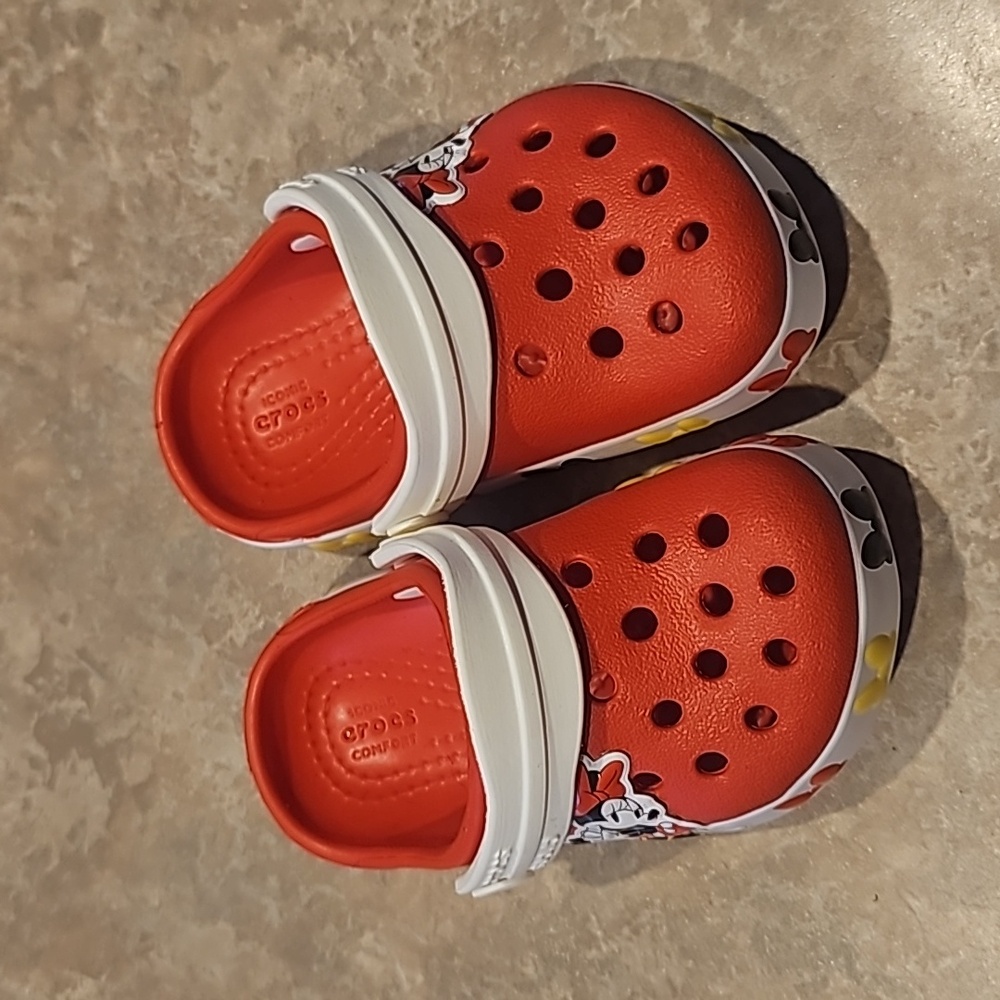 Baby Minnie mouse crocs size 4
